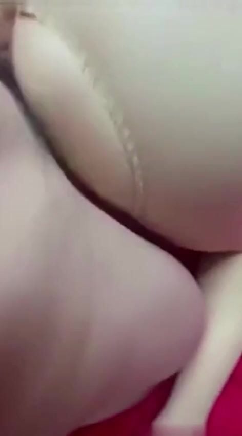 Đang nứng mà con gái riêng của mẹ kế về đành phải đè ra địt một phát